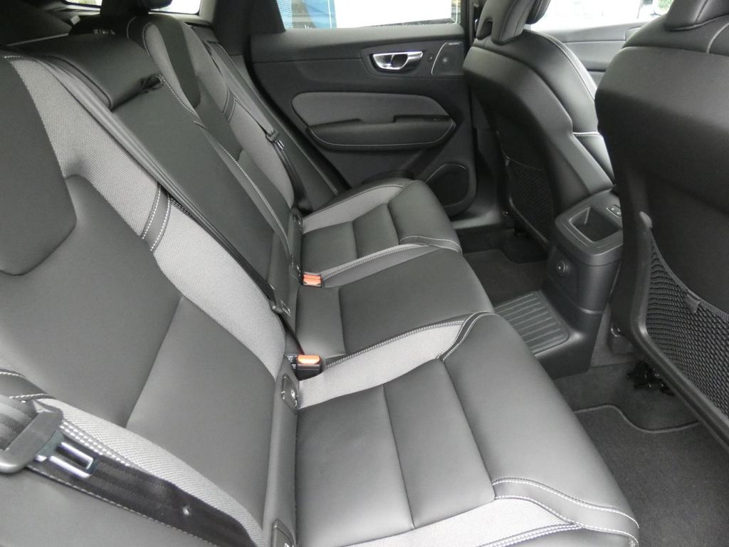 Volvo XC60 2025