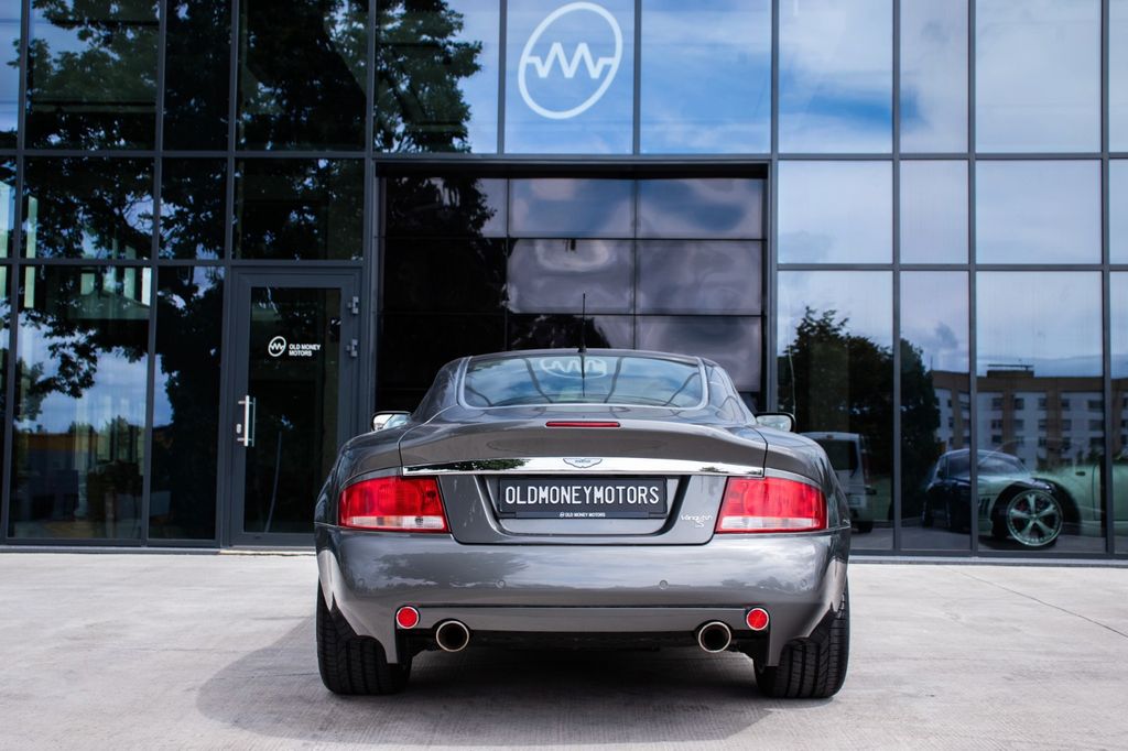 Aston Martin Vanquish 2006