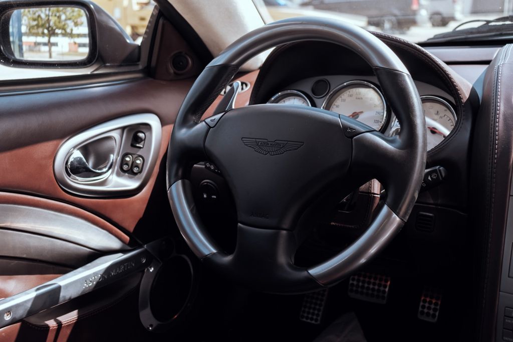 Aston Martin Vanquish 2006