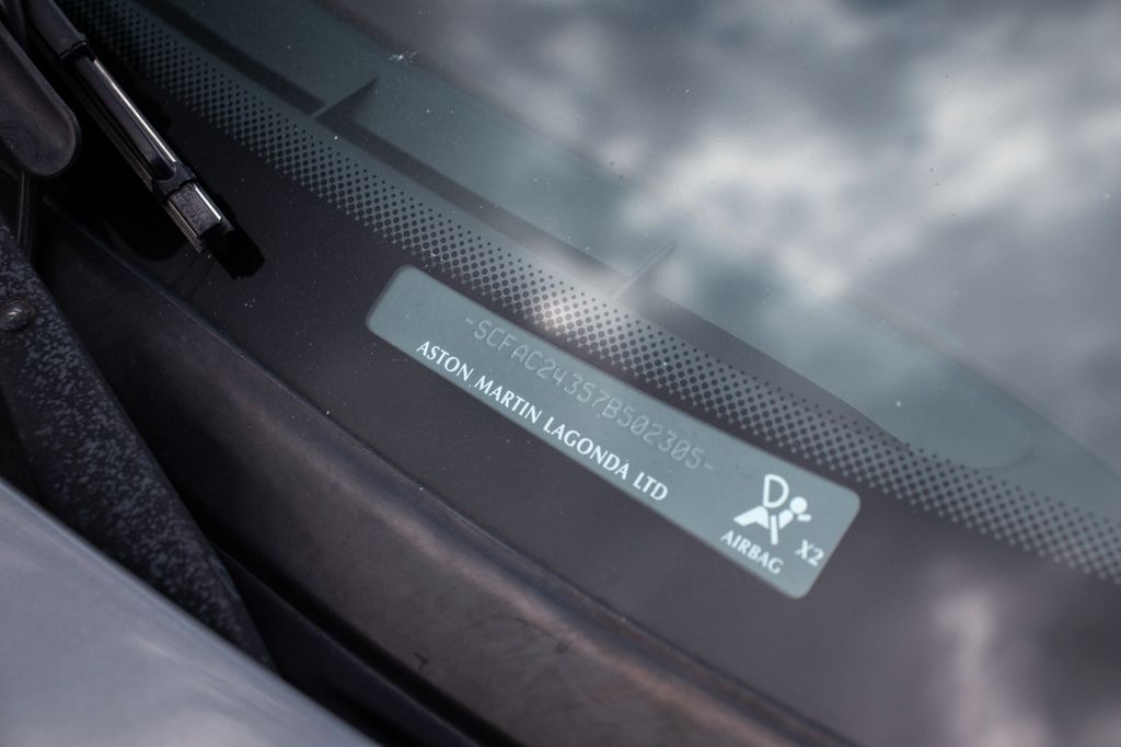 Aston Martin Vanquish 2006