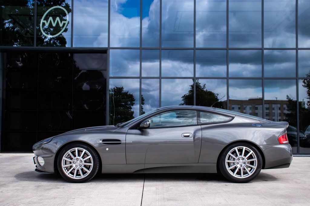 Aston Martin Vanquish 2006