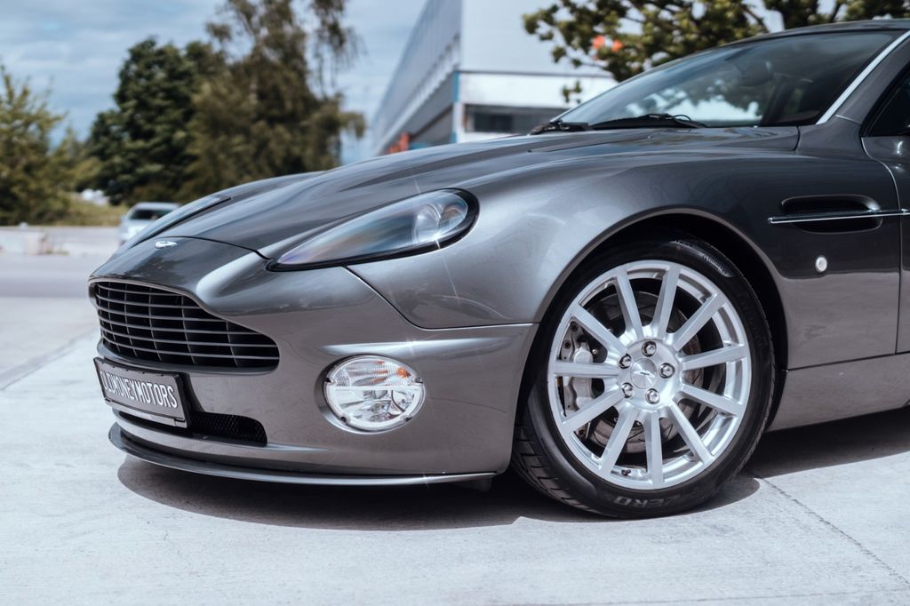 Aston Martin Vanquish 2006