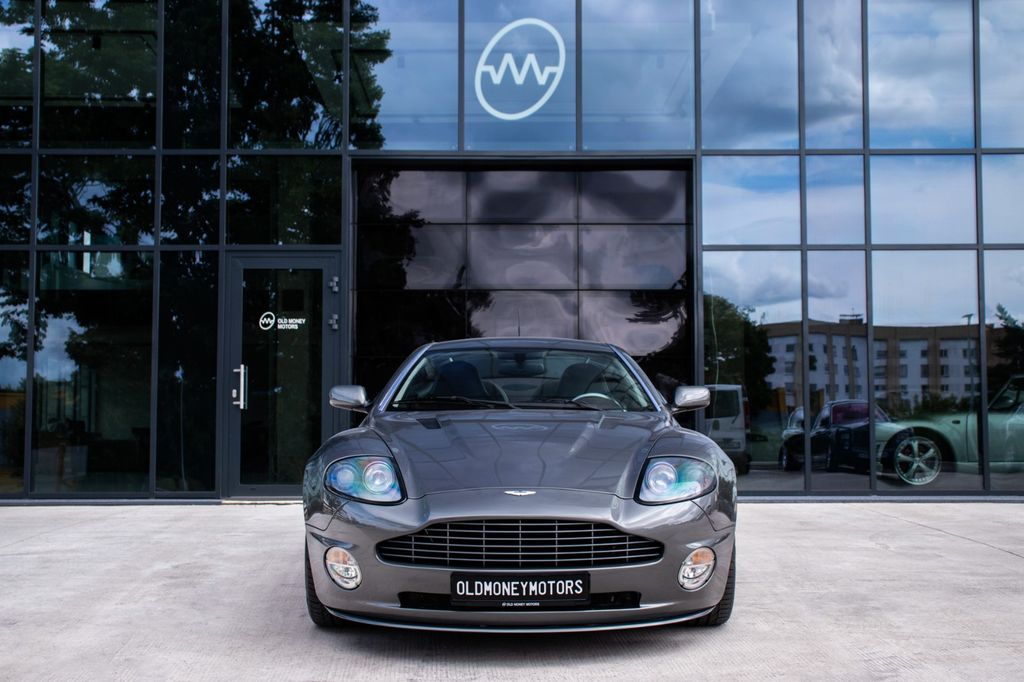 Aston Martin Vanquish 2006