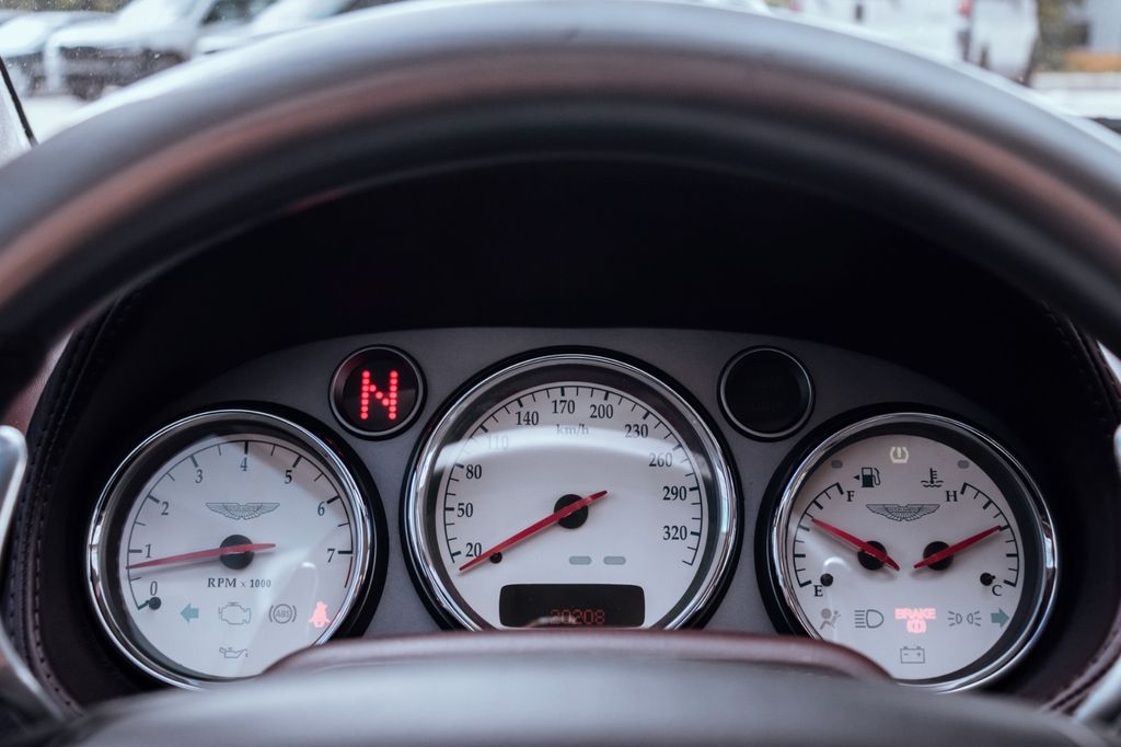 Aston Martin Vanquish 2006