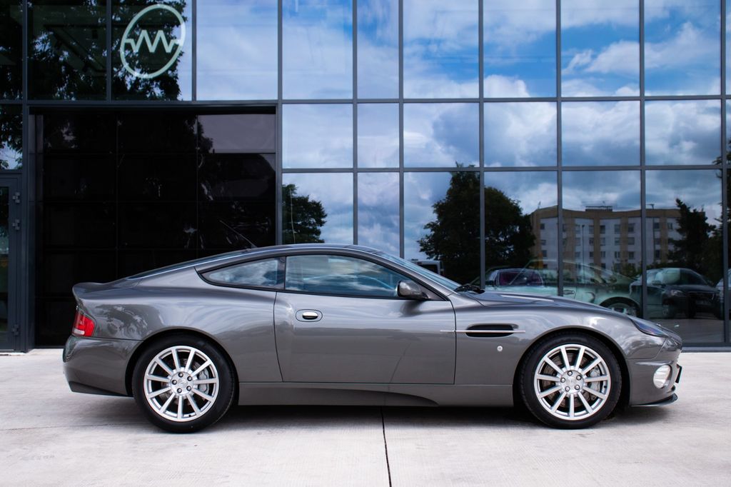 Aston Martin Vanquish 2006
