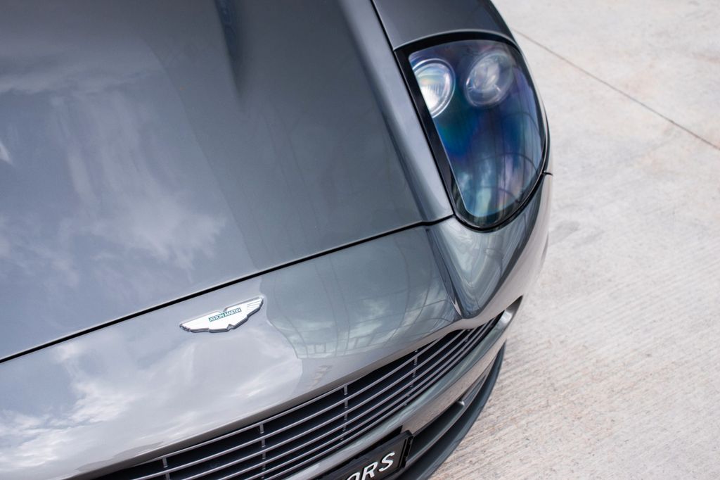 Aston Martin Vanquish 2006