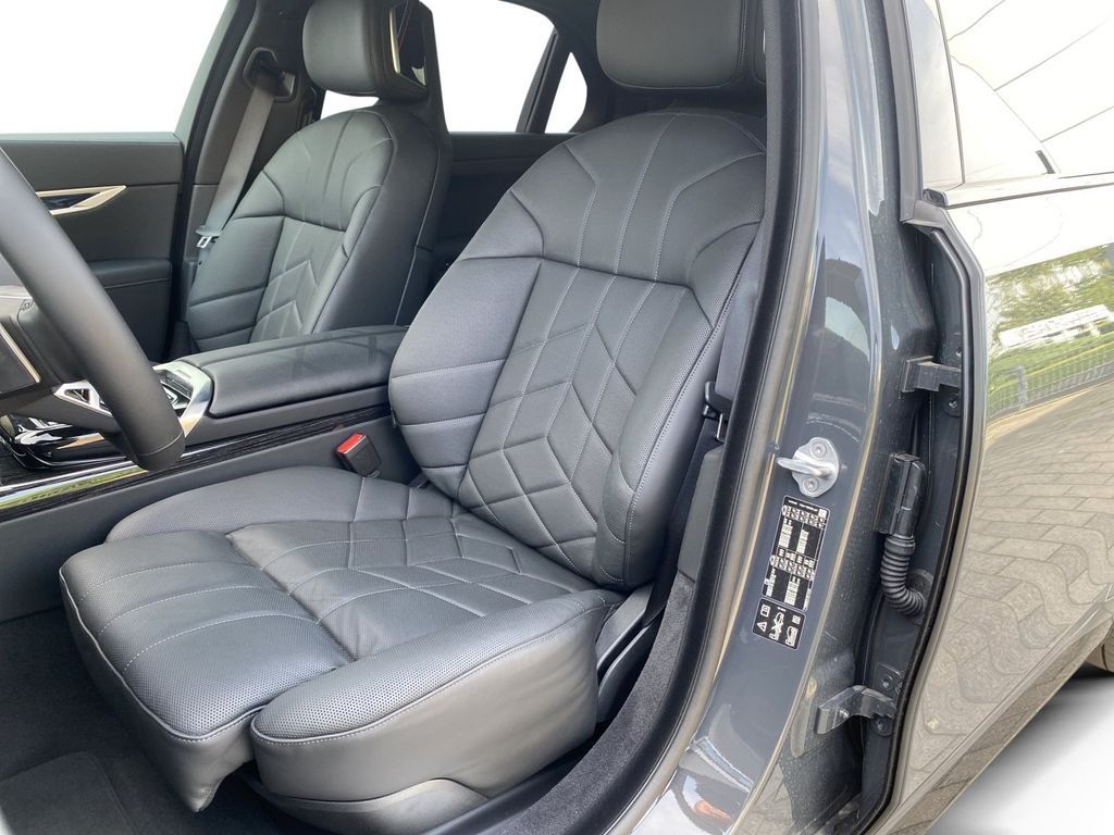 BMW 740 2024