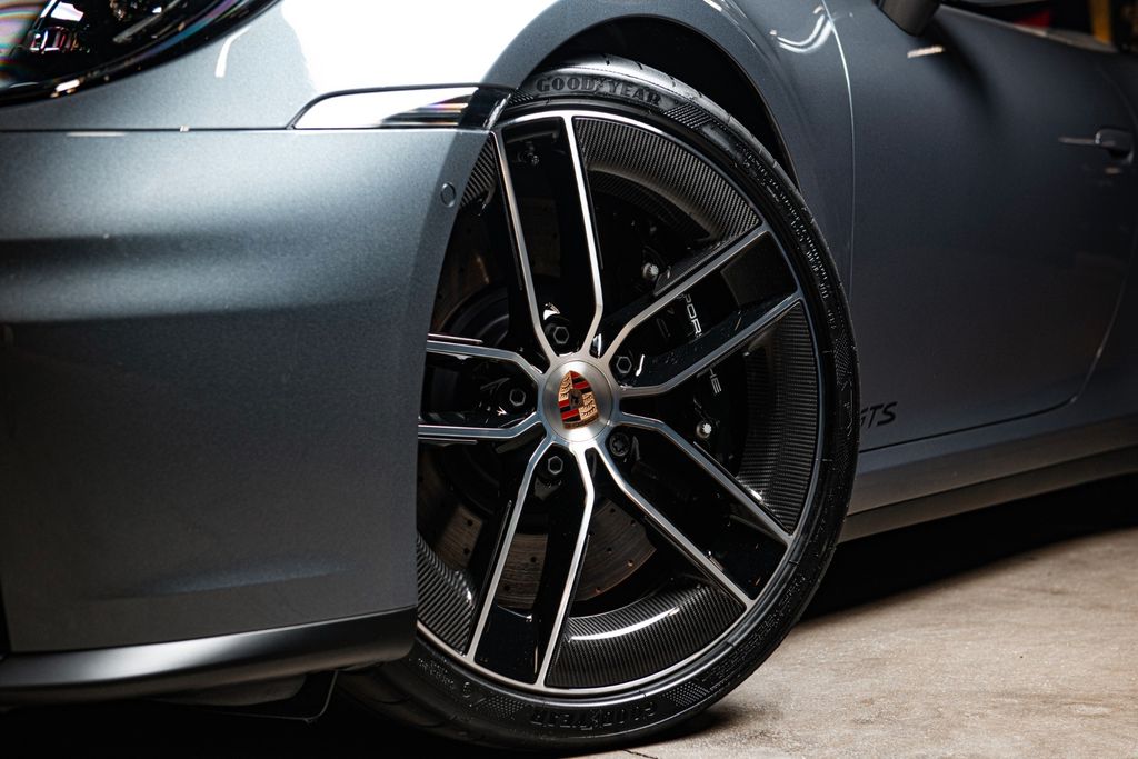 Porsche 992 2025