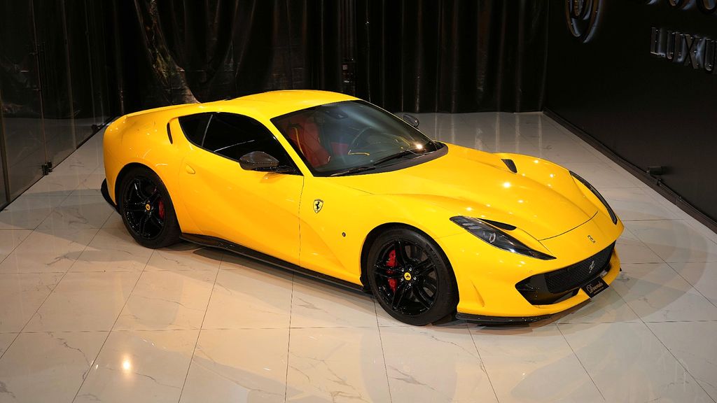 Ferrari 812 2021