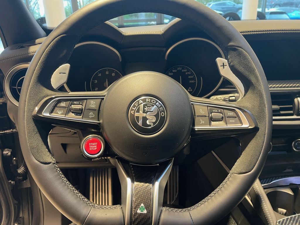 Alfa Romeo Stelvio 2023