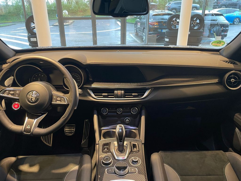 Alfa Romeo Stelvio 2023