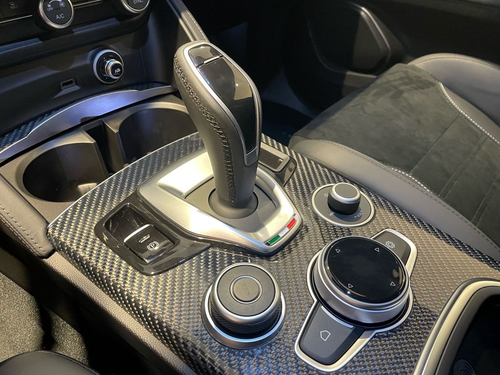 Alfa Romeo Stelvio 2023