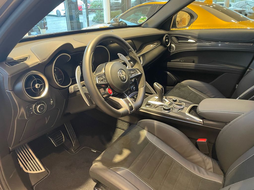 Alfa Romeo Stelvio 2023