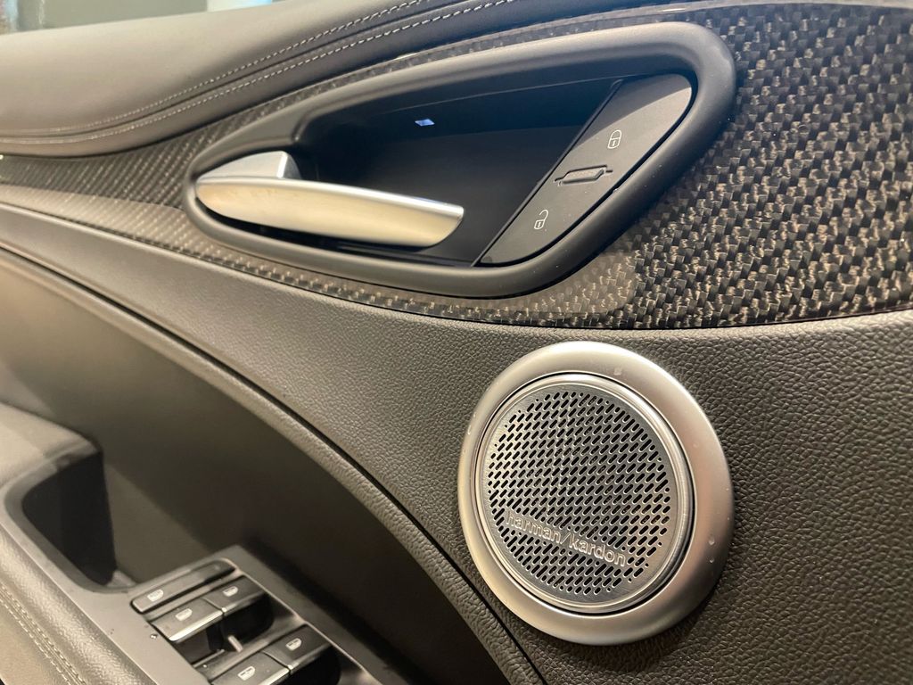 Alfa Romeo Stelvio 2023