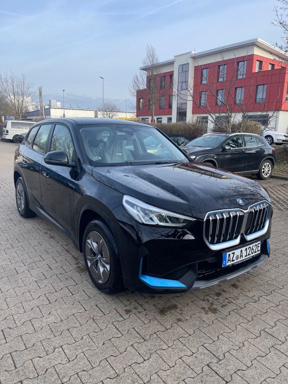 BMW iX1 2024