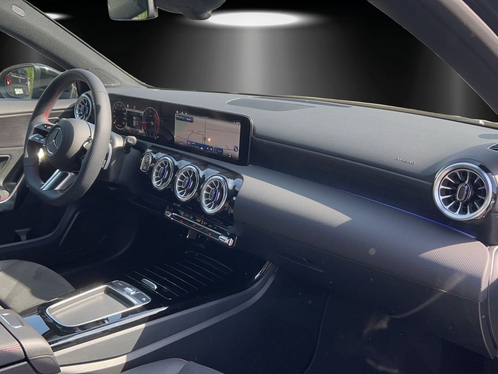 Mercedes-Benz A 220 2024