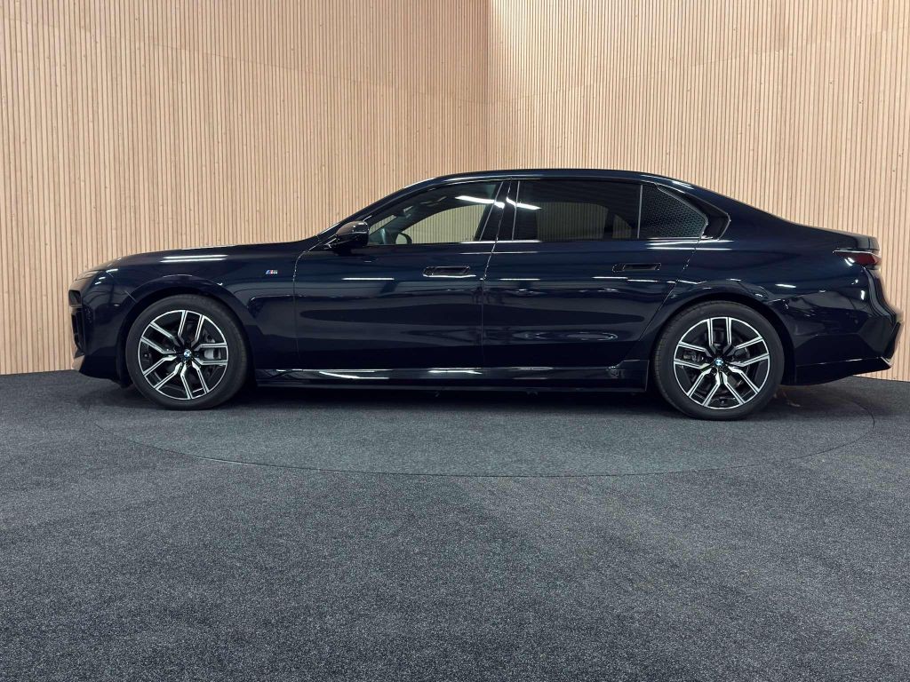 BMW i7 2024