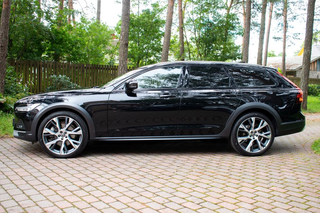 Volvo V90 Cross Country 2022