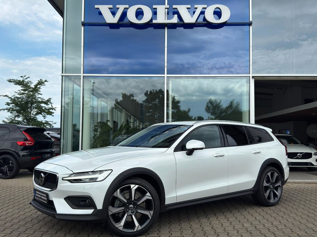 Volvo V60 Cross Country 2024