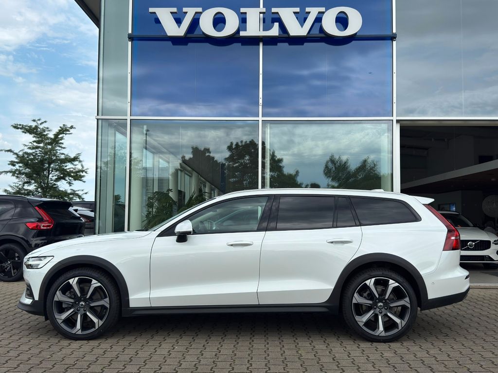 Volvo V60 Cross Country 2024