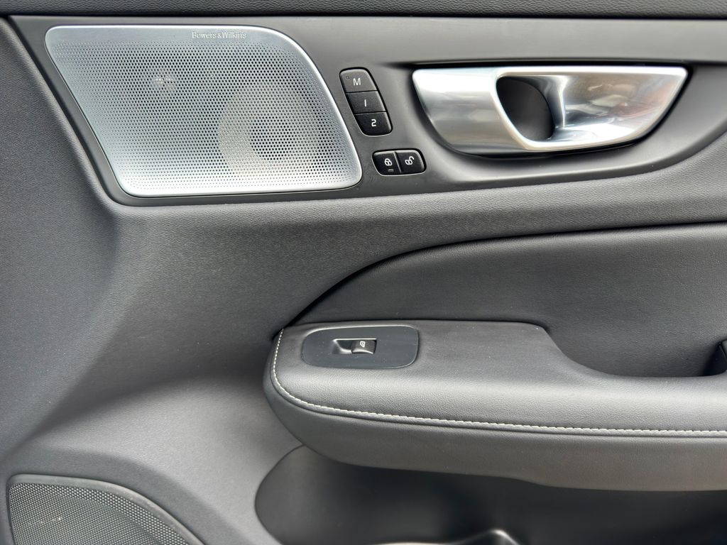 Volvo V60 Cross Country 2024