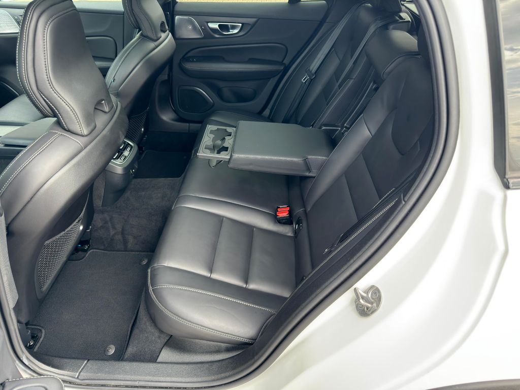 Volvo V60 Cross Country 2024