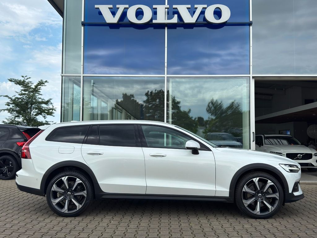 Volvo V60 Cross Country 2024