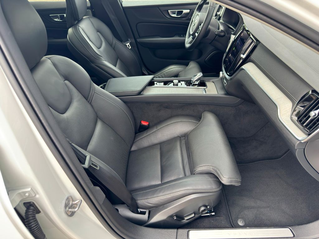 Volvo V60 Cross Country 2024