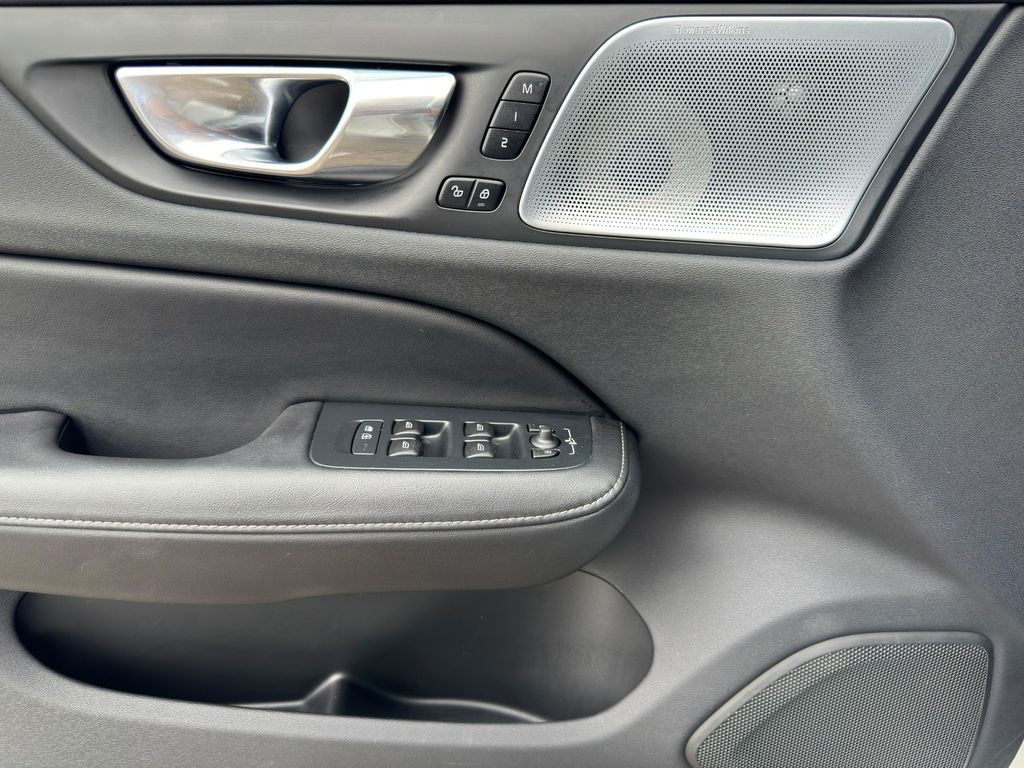 Volvo V60 Cross Country 2024