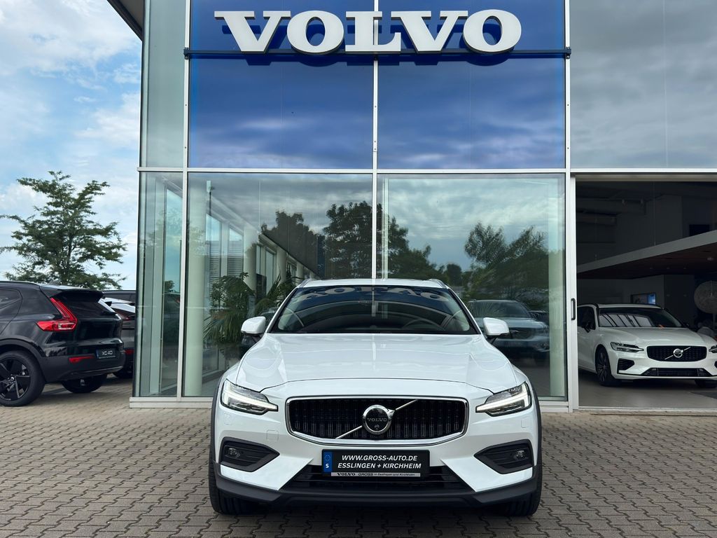 Volvo V60 Cross Country 2024