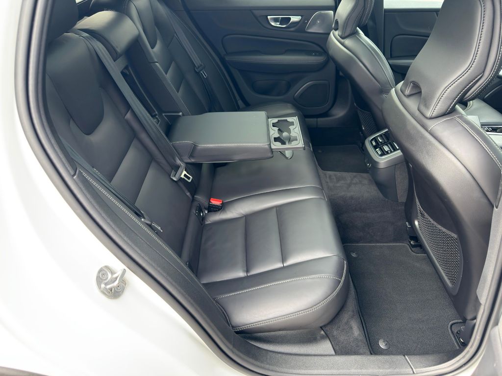 Volvo V60 Cross Country 2024