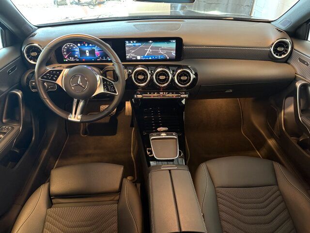 Mercedes-Benz A 200 2024