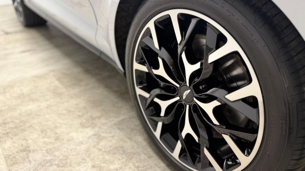 Aston Martin DBX 2021