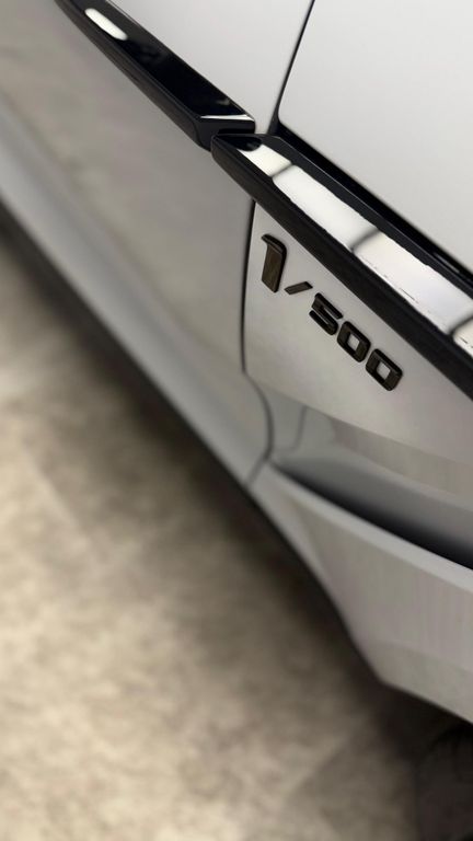 Aston Martin DBX 2021