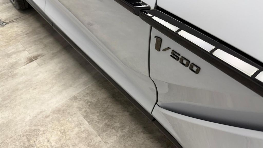 Aston Martin DBX 2021