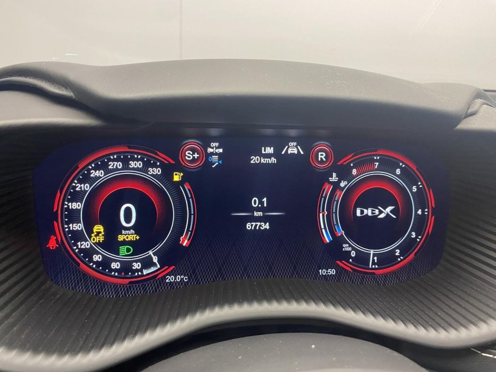 Aston Martin DBX 2021