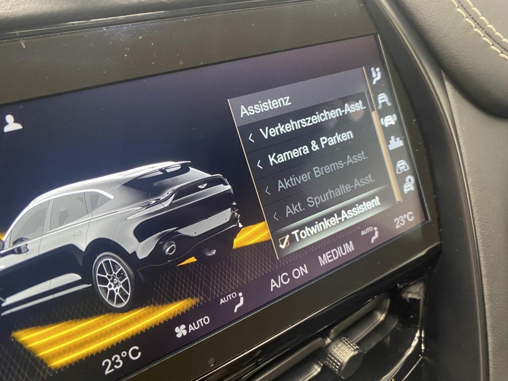 Aston Martin DBX 2021