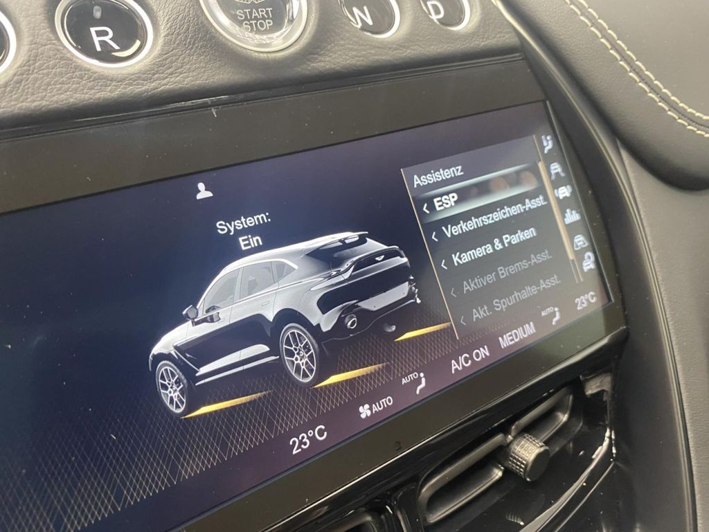 Aston Martin DBX 2021