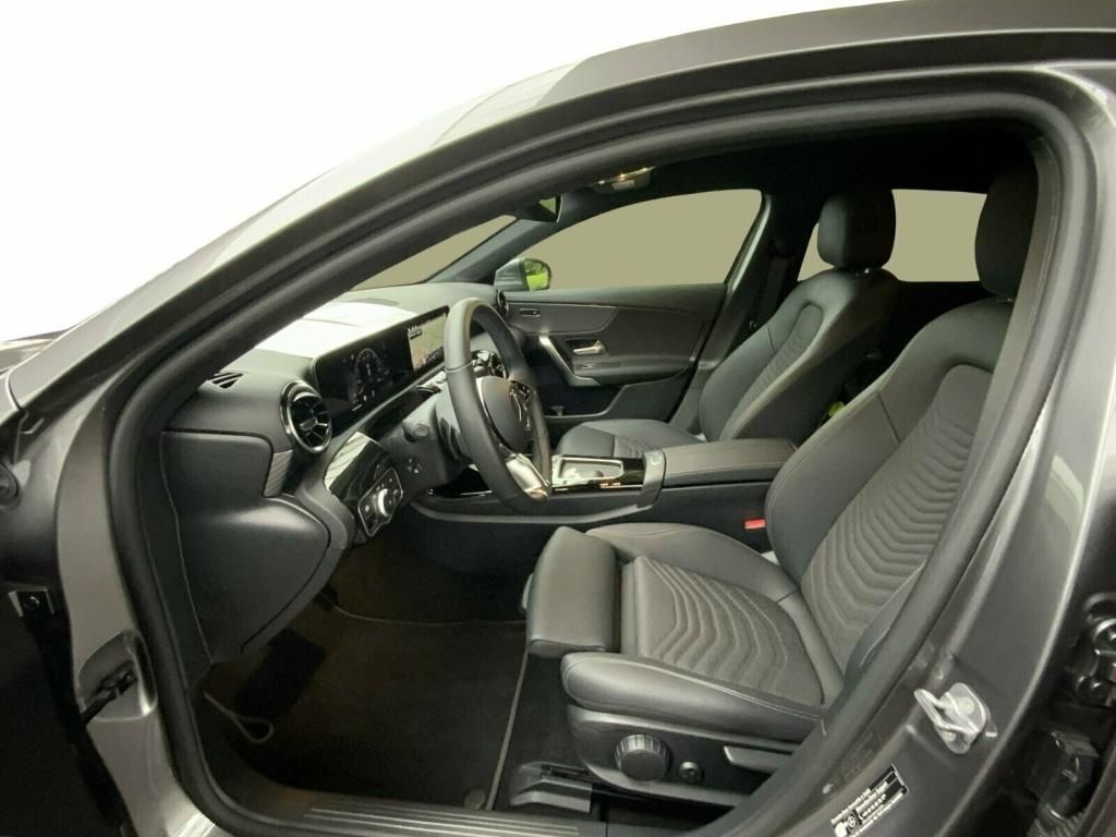 Mercedes-Benz A 200 2025
