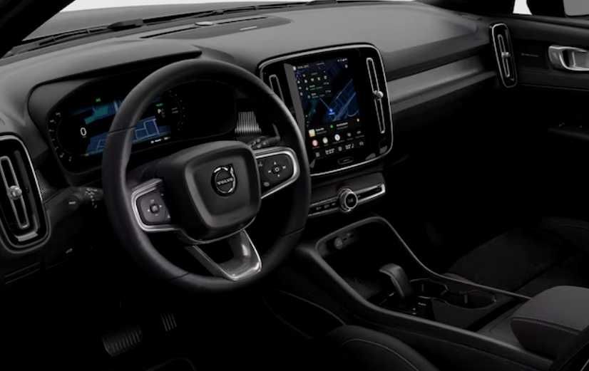 Volvo XC40 2025