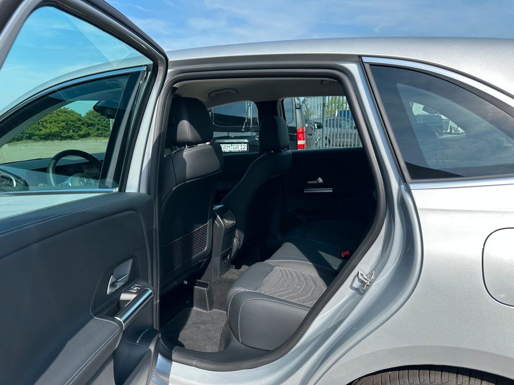 Mercedes-Benz B 180 2023