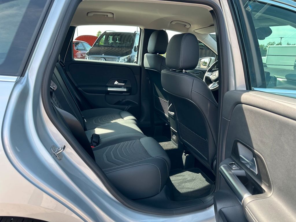 Mercedes-Benz B 180 2023