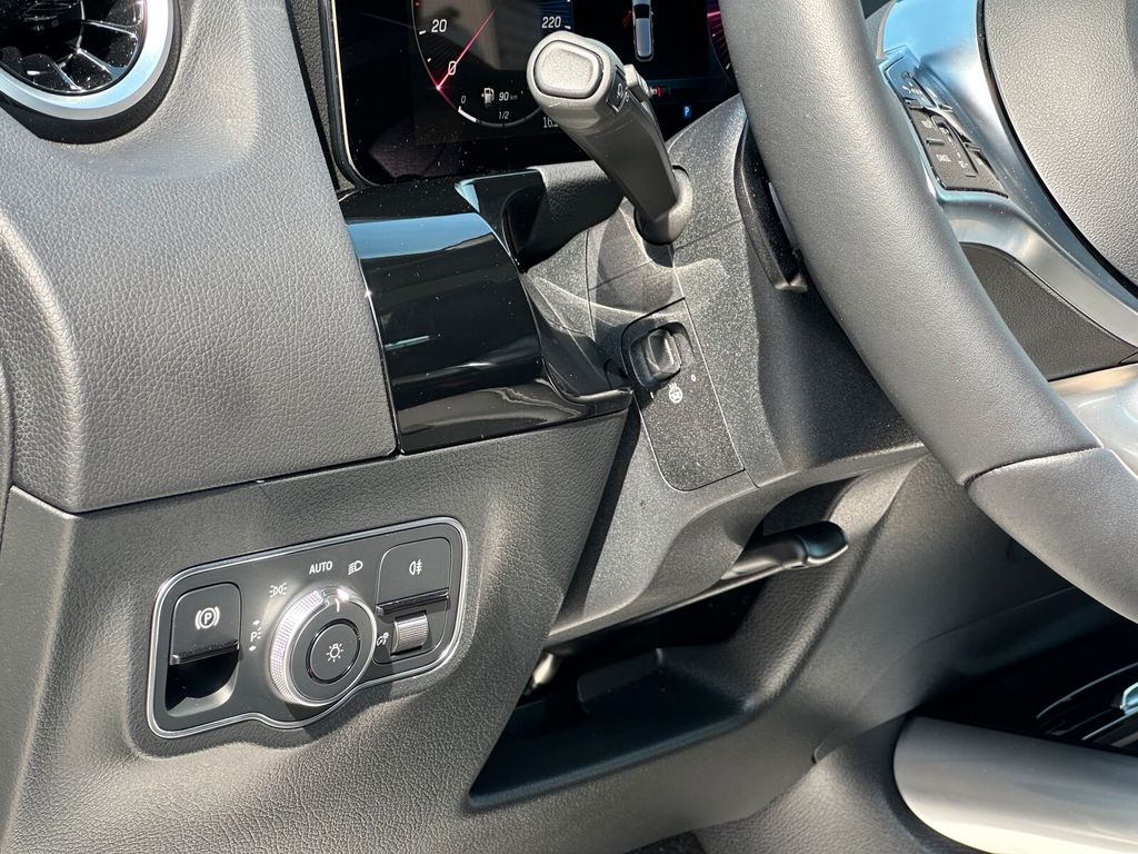 Mercedes-Benz B 180 2023