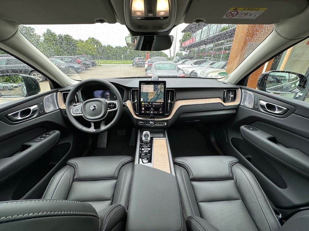 Volvo XC60 2025
