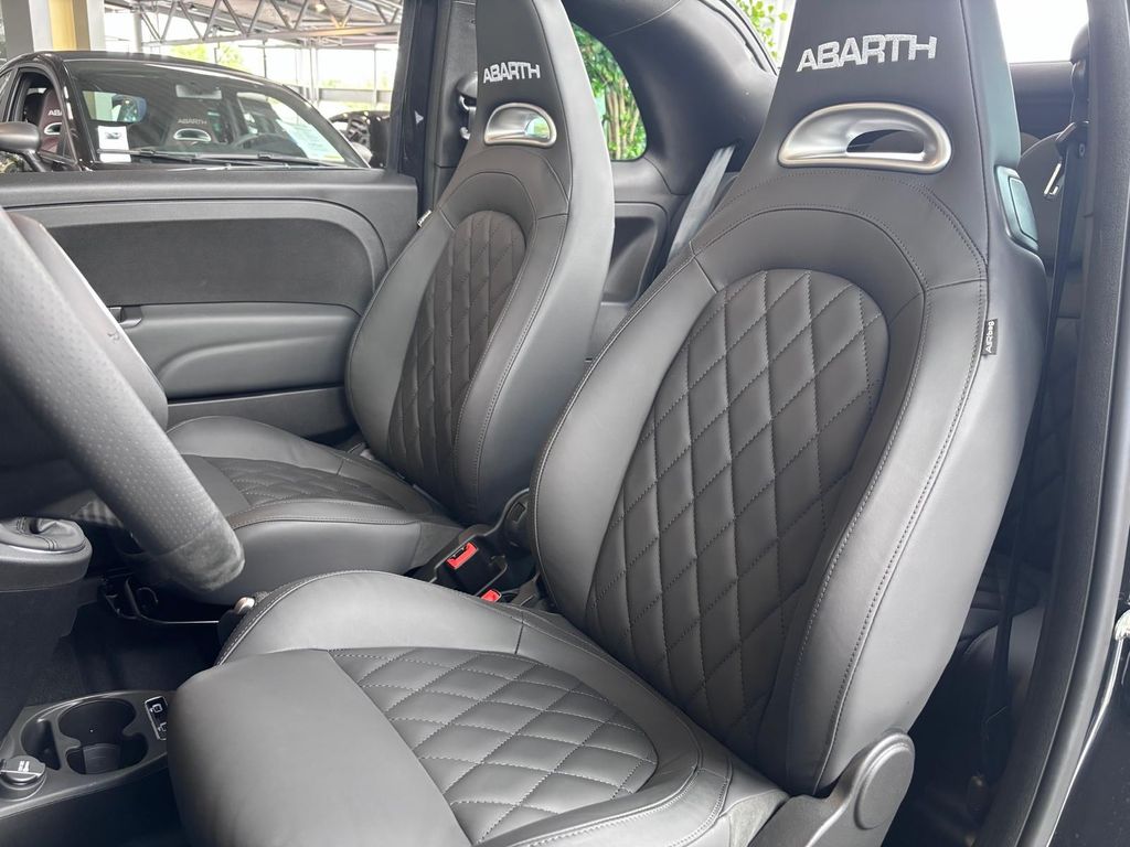 Abarth 695C 2024