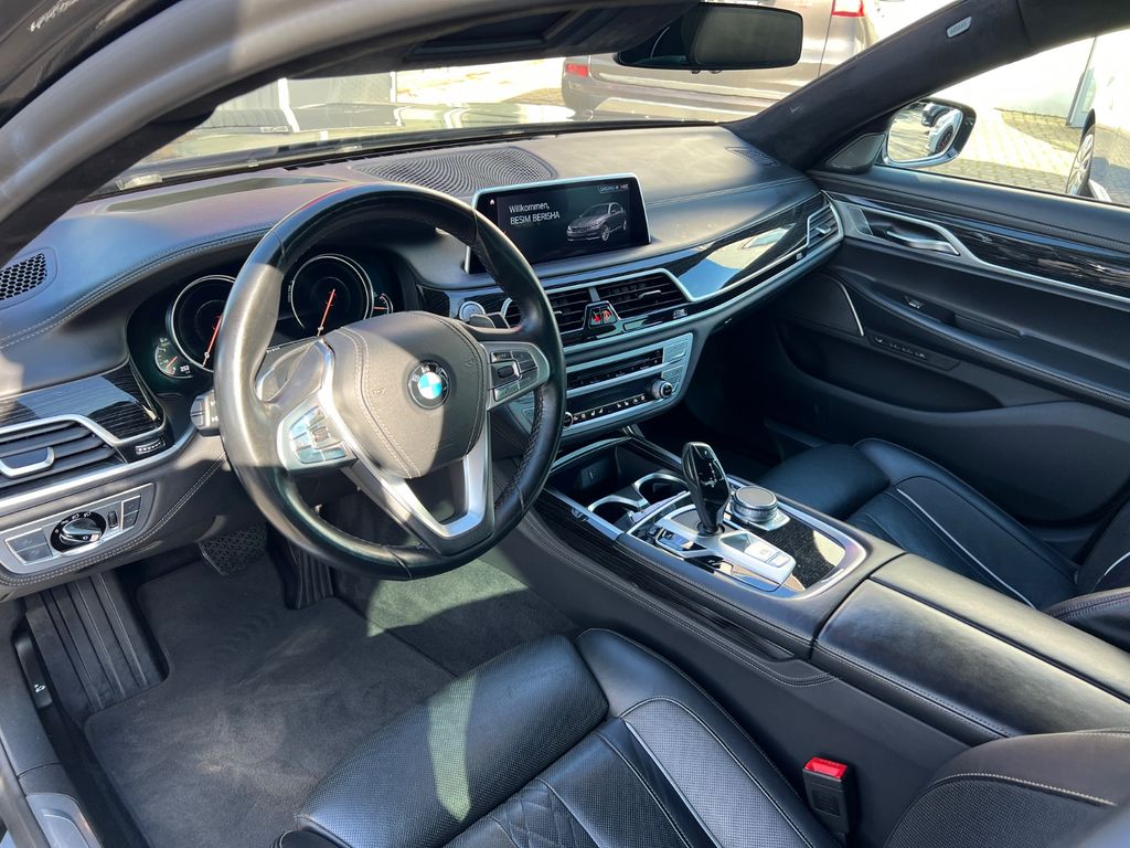 BMW 750 2019