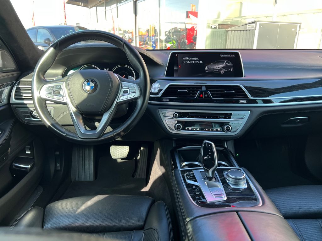 BMW 750 2019