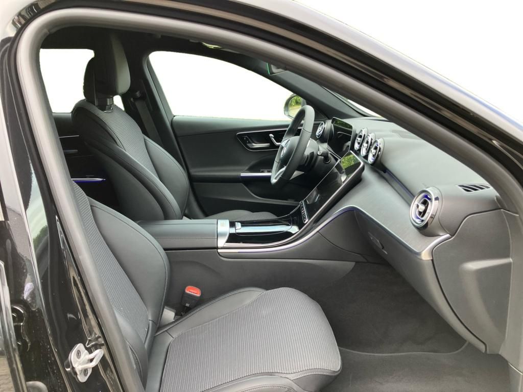 Mercedes-Benz C 200 2025