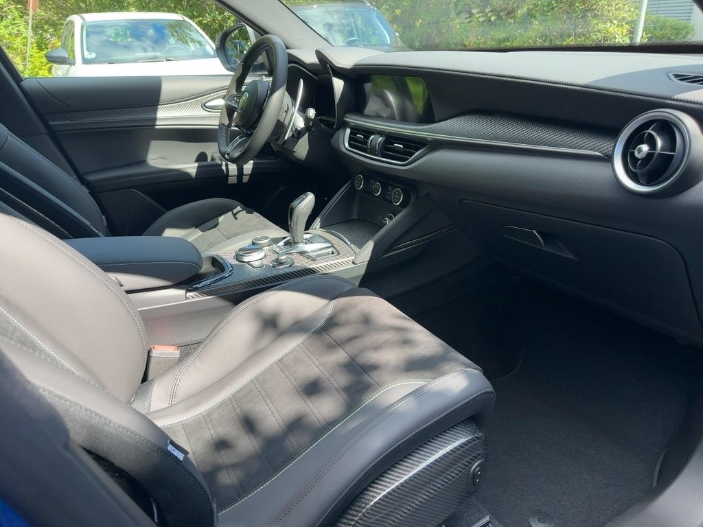 Alfa Romeo Stelvio 2025