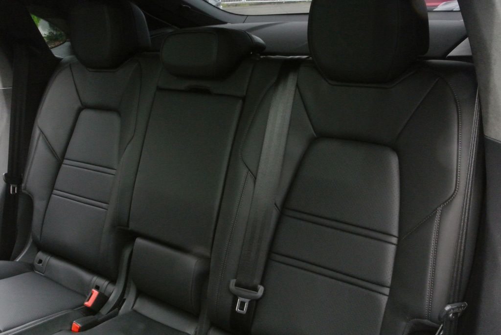 Porsche Cayenne 2025